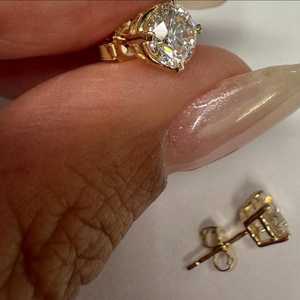 Boucles d'oreilles solitaires en or massif 10K 14K 18K avec diamant de laboratoire rond de 1 carat, serti 4 griffes, style panier, classiques pour le quotidien, bijoux raffinés - Product Image 2