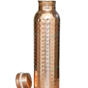 ขวดน้ำทองแดงที่ให้ความรู้สึกผ่อนคลายด้วยสัมผัสโลหะธรรมชาติเพื่อการใช้งานประจำวันที่สงบและมีสติ - Product Image 1