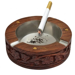 Cendrier en bois sculpté artisanal avec insert en acier inoxydable, cendrier rond vintage en bois massif pour la décoration de la maison ou du bureau - Product Image 1