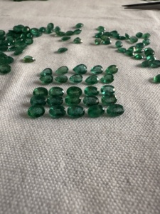 Esmeralda Verde Natural Vívida de 167 Quilates, Corte Ovalado Mixto, Lote Suelto Certificado para Fabricación de Joyas, Proveedor Mayorista a Granel M/S Emerelle - Product Image 4