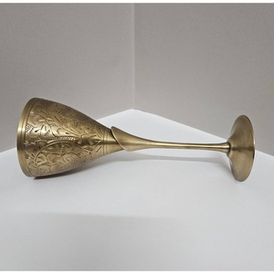 น่าทึ่งมาก! ถ้วยน้ำทรงโบราณสไตล์ยุคกลางพร้อมลวดลายดอกไม้สลักอย่างประณีต - แก้วทองเหลืองทำมือ - Product Image 2