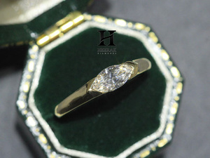 Anillo de compromiso minimalista de oro de 14K con diamante de laboratorio de corte marquesa de lujo oriental-oeste, engaste de bisel, joyería solitaria moderna - Product Image 3