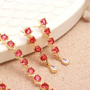Conjunto de joyería de turmalina rubelita, collar y aretes de latón chapado en oro de 22 quilates, regalo para ella, conjunto de joyería para bodas y fiestas. - Product Image 2