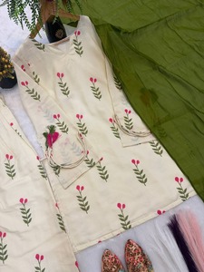 Conjunto de Kurta y Pantalón con Estampado Floral Blanco para Mujer, con Dupatta, Diseño Étnico de Algodón, Talla Grande, Traje Salwar Indio, Atuendo Informal - Product Image 6