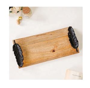 Bandeja de Servir de Madera de Acacia Natural Premium, Hecha a Mano con Patrones Navideños, Asas Hechas a Mano, Ecológica, Apta para Lavavajillas - Product Image 1