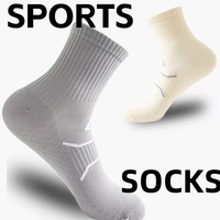 Chaussettes de sport respirantes et absorbantes à séchage rapide pour hommes et femmes, idéales pour le marathon et la course à pied, avec semelle en tissu éponge.