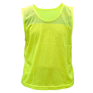 Chalecos de Entrenamiento de Fútbol Reversibles con Diseño Personalizado en Amarillo y Negro, 100% Poliéster, Cuello Redondo, Secado Rápido, Ligeros - Product Image 4