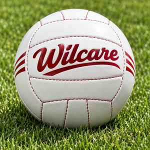 Ballon de sport Wilcare blanc et vert avec logo, durable, 420g, haute rétention d'air, idéal pour la vente en gros de matériel sportif. - Product Image 4