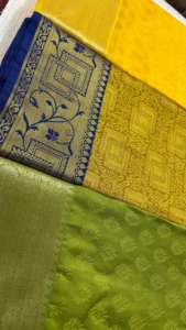 Sari Tradicional de Seda Brocada Amarilla con Bordado Zari y Borde Azul Dorado en Contraste para Uso Festivo - Product Image 3