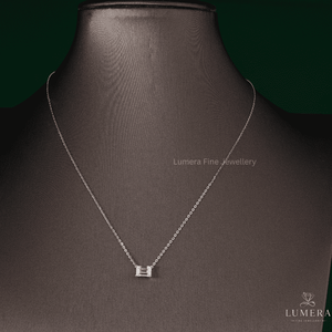 Pendentif de fiançailles personnalisé en diamant de laboratoire certifié taille émeraude orientale-durvaleuse, or massif 14 carats, collier solitaire - Product Image 1