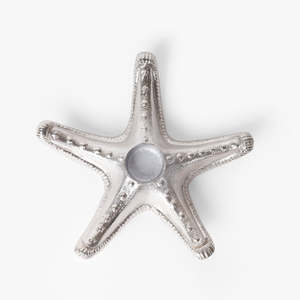 Porte-bougie en aluminium argenté en forme d'étoile de mer, support décoratif en métal inspiré de l'océan, ornement de table côtier pour maison de plage - Product Image 3