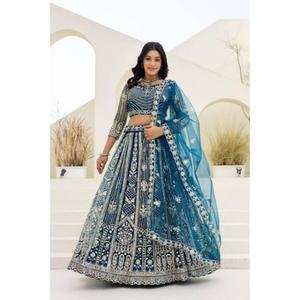 L'élégance rencontre la tradition : couleur Mehndi associée à un dupatta magnifiquement brodé multicolore, parfait pour les occasions festives. - Product Image 1