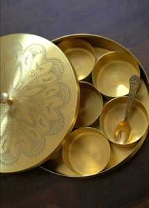 Boîte de rangement compacte pour épices, en laiton métallique finition premium, sans BPA, hermétique pour une fraîcheur longue durée, boîtes à épices - Product Image 4