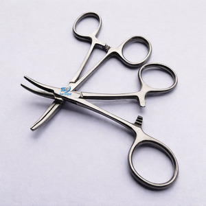 Pinzas Hemostáticas Quirúrgicas Baby Halsted Curvas de 10 cm con Mordazas Delicadas de Acero Inoxidable - Product Image 1