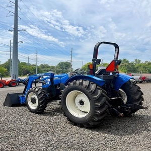Tractor New Holland Workmaster 60 para uso agrícola, diseñado para realizar trabajos pesados con rendimiento estable y fácil control. - Product Image 1
