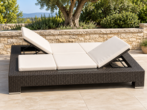 Chaise longue d'extérieur en rotin PE avec dossier réglable et coussins crème pour terrasse - Product Image 3