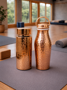 Ensemble de Bouteilles d'Eau en Cuivre Pur Double Finition Personnalisées de Luxe Premium Sans BPA - Design Martelé Artisanal Lisse, Flacon Ayurvédique pour la Maison - Product Image 4