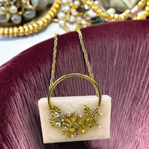 Pochette en résine peinte à la main, technique tendance - Product Image 1