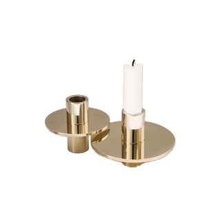 Bougeoirs en aluminium gravés Grand bougeoir en métal doré Bougeoirs décoratifs Paire de bougeoirs décoratifs modernes pour la maison - Product Image 1