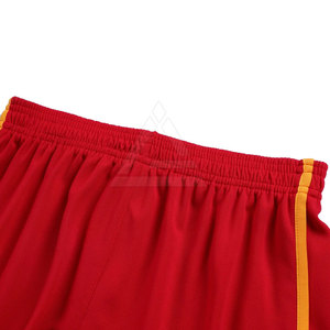 Tenue de sport haute performance pour hommes, maillot de course respirant avec short, conçu pour l'entraînement sportif quotidien - Product Image 3