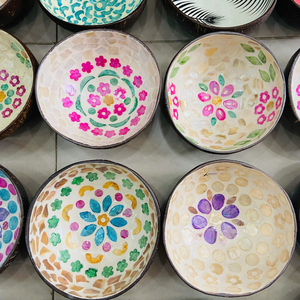 Bols décoratifs en noix de coco gravés, vente en gros, modernes, uniques, artisanaux, polis, durables, écologiques - Product Image 4