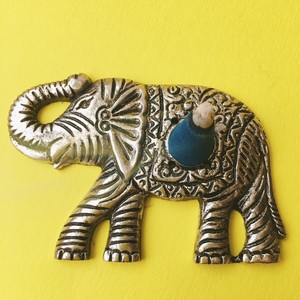 Quemador de Incienso de Aluminio de Lujo con Forma de Elefante, Soporte para Incienso de Jazmín y Sándalo, Diseño Exclusivo Hecho a Mano para Meditación - Product Image 2
