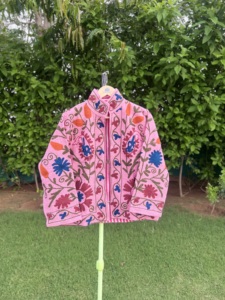 Veste en coton brodée faite à la main de qualité supérieure pour femmes |   Vêtements d'extérieur écologiques, respirants, floraux, mode bohème d'hiver - Product Image 1