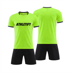 Ensemble de maillots de football personnalisés, tenue d'équipe de football respirante en polyester, ensemble de maillots et shorts de football pour les clubs sportifs et l'entraînement - Product Image 1