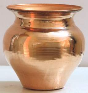 Lota/Kalash de Latón Popular, Hecho a Mano, Moderno, para Pooja en Casa, Templo, Oficina y Bodas, a Precio de Mercado - Product Image 3