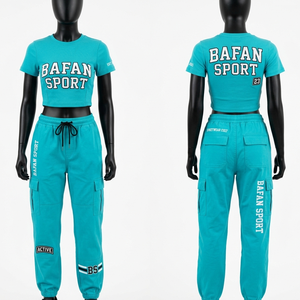 Ensemble pantalon cargo et crop top en coton polyester 260 GSM Aqua, impression puff, logo personnalisé, style streetwear, coupe Mx Fit, pour femmes - Product Image 1