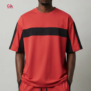 เสื้อยืดและกางเกงขาสั้นชุดเซ็ตสีแดงสำหรับผู้ชาย พิมพ์ลายแบบซับลิเมชั่น ราคาขายส่ง เนื้อผ้าถักระบายอากาศดี เหมาะสำหรับฤดูร้อน ดีไซน์สีพื้น - Product Image 3