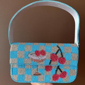Elegante bolso de mano hecho a mano con cuentas y diseño a cuadros. Hermoso diseño a cuadros en azul y blanco. Bolso de mano con bordado de cuentas artesanal de primera calidad. - Product Image 1