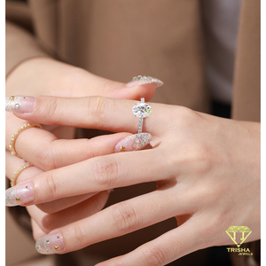 Bague de fiançailles en moissanite taille ronde, argent sterling 925, pierre centrale brillante avec pierres latérales étincelantes, bijoux de mariée de luxe - Product Image 2