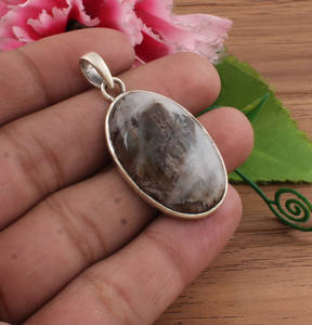 Pendentif en jaspe naturel, argent sterling 925 plaqué platine, collier minimaliste vintage en pierres précieuses, charme en pierre unisexe, vente en gros - Product Image 1