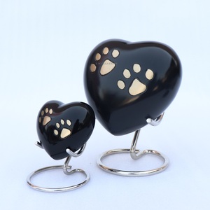 Urnas de Latón de Alta Calidad para Cenizas de Mascotas, Urnas de Cremación con Grabado de Corazón, Urna de Latón y Estaño con Forma de Corazón Hecha a Mano - Product Image 4