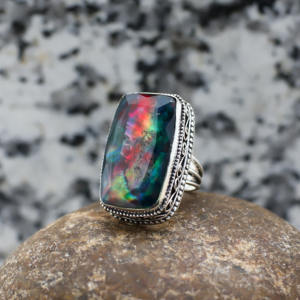 Anillo de Ammolita Plateada Hecho a Mano con Piedra Iridiscente Vibrante - Product Image 5