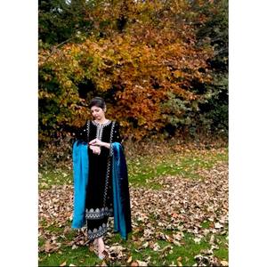 Hermoso conjunto de terciopelo de manga larga para fiesta, con top, pantalón y dupatta, talla XL, elegante y con estilo. - Product Image 2