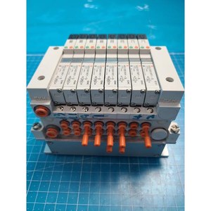 Base de distributeur de électrovannes SMC VV5Q11-ULB000113, utilisée telle qu'elle est, pièces d'équipement semi-conducteur d'occasion - Product Image 4
