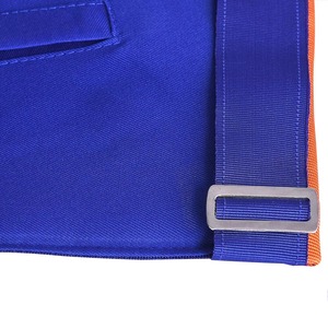 Delantal de la Orden de San Lázaro con bordes azules y naranjas y rejilla plateada, de alta calidad y a precios económicos. - Product Image 4