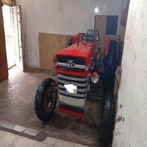Tractor Massey Ferguson MF135 de Alta Resistencia, la Mejor Oferta, 60HP 4WD con Bomba y Caja de Cambios para Agricultores Profesionales - Product Image 1