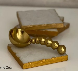 Cuchara medidora de latón hecha a mano para comedor con personalización disponible - Product Image 1