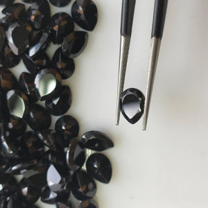 Spinelle noire naturelle 8x6MM taille poire, meilleure qualité, pierre précieuse en vrac, provenance Red Mountain Gems pour la fabrication de bijoux - Product Image 2