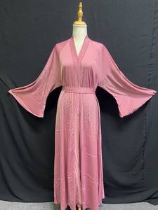 Abaya en satin de soie faite à la main pour femme, coupe évasée, longueur ras du sol, manches longues, légère, pour la prière du Ramadan – Vente en gros - Product Image 5