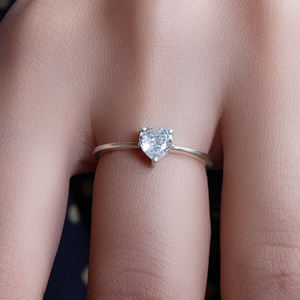 Anillo de Plata con Corazón de Cristal Estilo Rajastaní, Banda Ajustable, Diseño Brillante, Anillos de Plata de Ley 925 para Mujeres y Niñas - Product Image 1