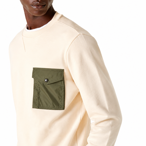 Sudadera personalizada color crema con cuello redondo y bolsillo utilitario en el pecho |   Sudadera de Felpa de Algodón Premium - Product Image 3