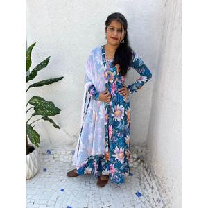 Pantalon haut en coton à impression numérique avec verre fait main Alia Cut et Dupatta en bleu - Product Image 5