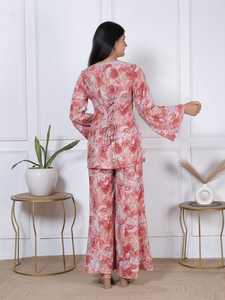 Ensemble coordonné élégant en mousseline rose à imprimé floral pour femme – Robe décontractée respirante à col U et manches cloche avec pantalon palazzo à jambes larges - Product Image 3