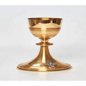 Cáliz de Latón Moderno, Copa de Comunión, Copa de Vino Real, Dorado Pulido, Diseño Clásico Católico para Iglesia, para Rituales de Altar - Product Image 1