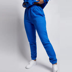 Ensemble de survêtement d'hiver tendance pour femme avec veste à capuche et pantalon respirant – Style hivernal très demandé - Product Image 4