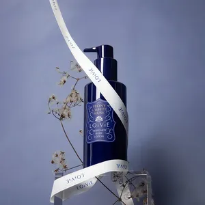 โลวี่โลชั่นทาผิวที่มีกลิ่นหอมดอกโบตั๋นและสีขาวมัสค์ - Product Image 1